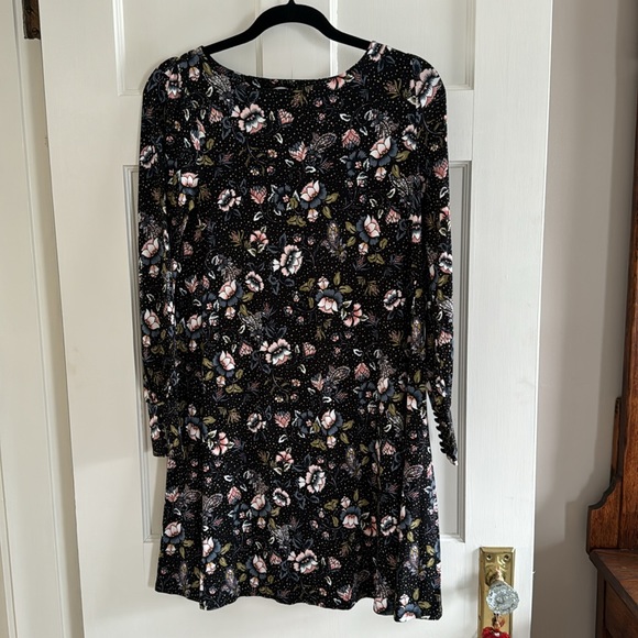 🌹Loft black floral swing dress with long sleeves and button cuffs. Size XS. NWT. - Picture 3 of 8
